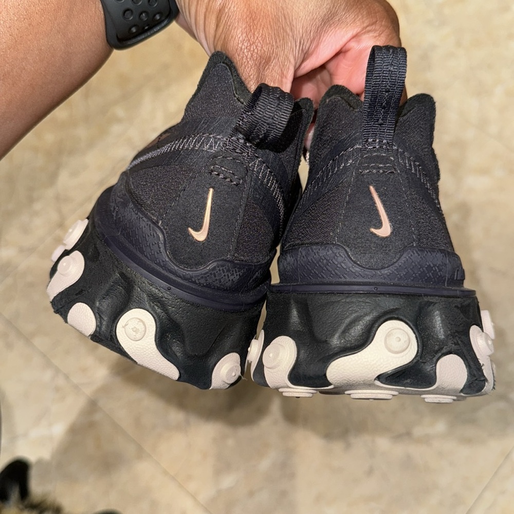 NIKE REACT ROSE GOLD - Picture 12 of 13